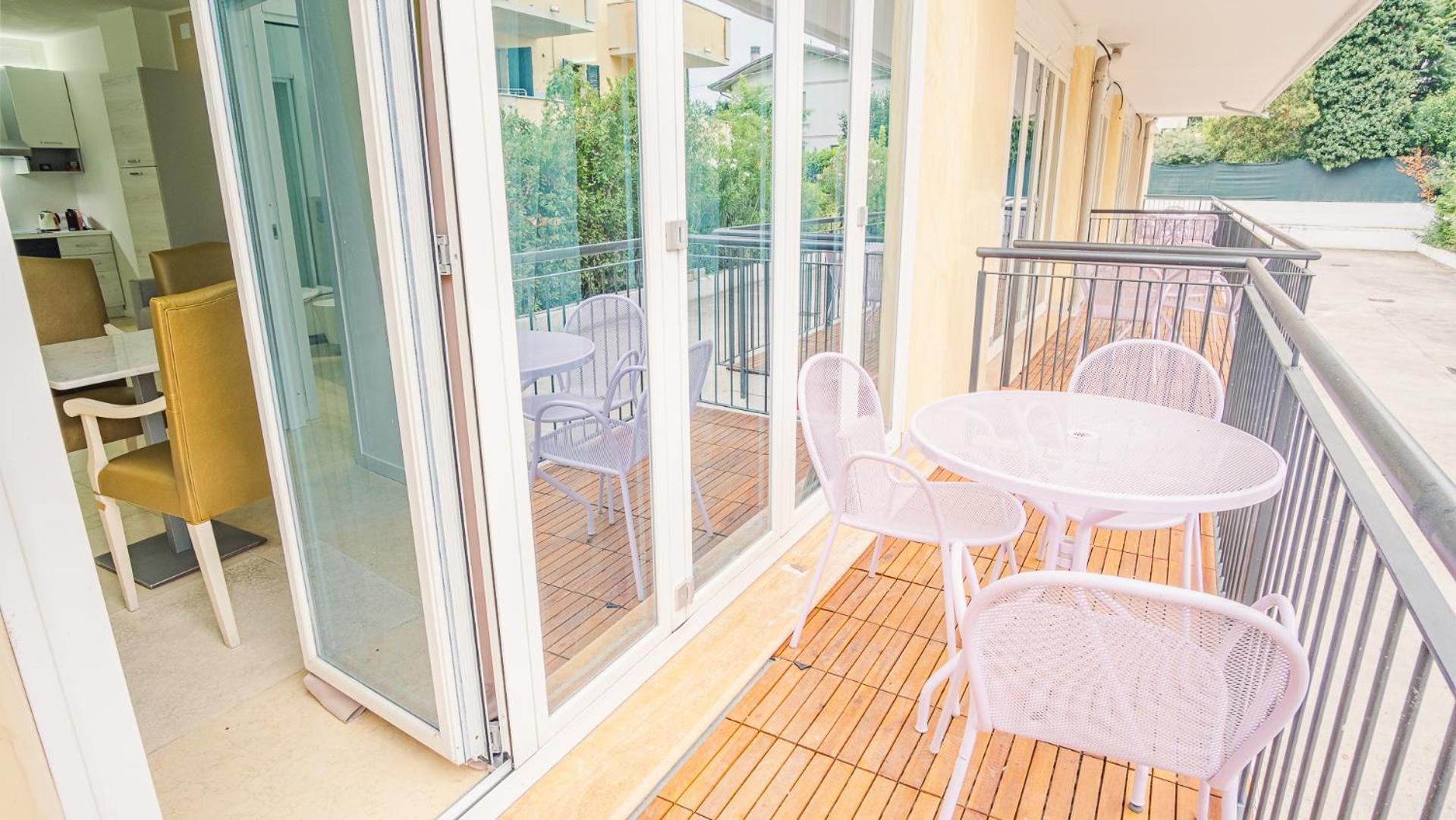 Relais Du Lac Village - Italian Homing Desenzano del Garda Buitenkant foto